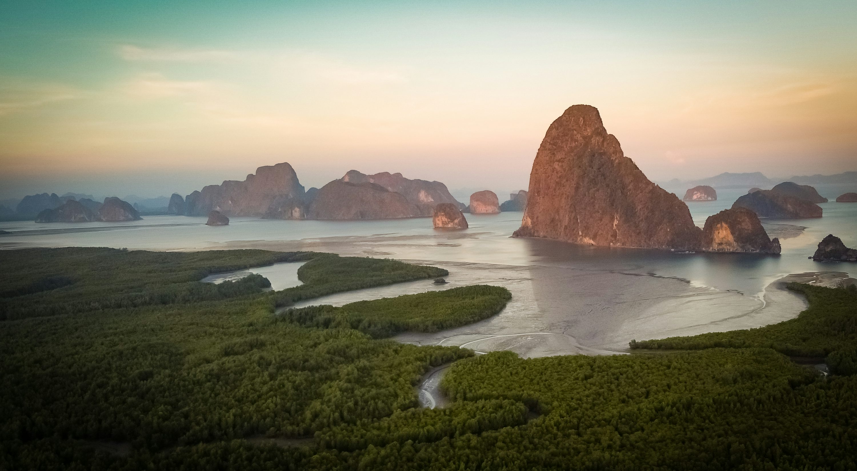 A scenic Phang Nga Bay journey